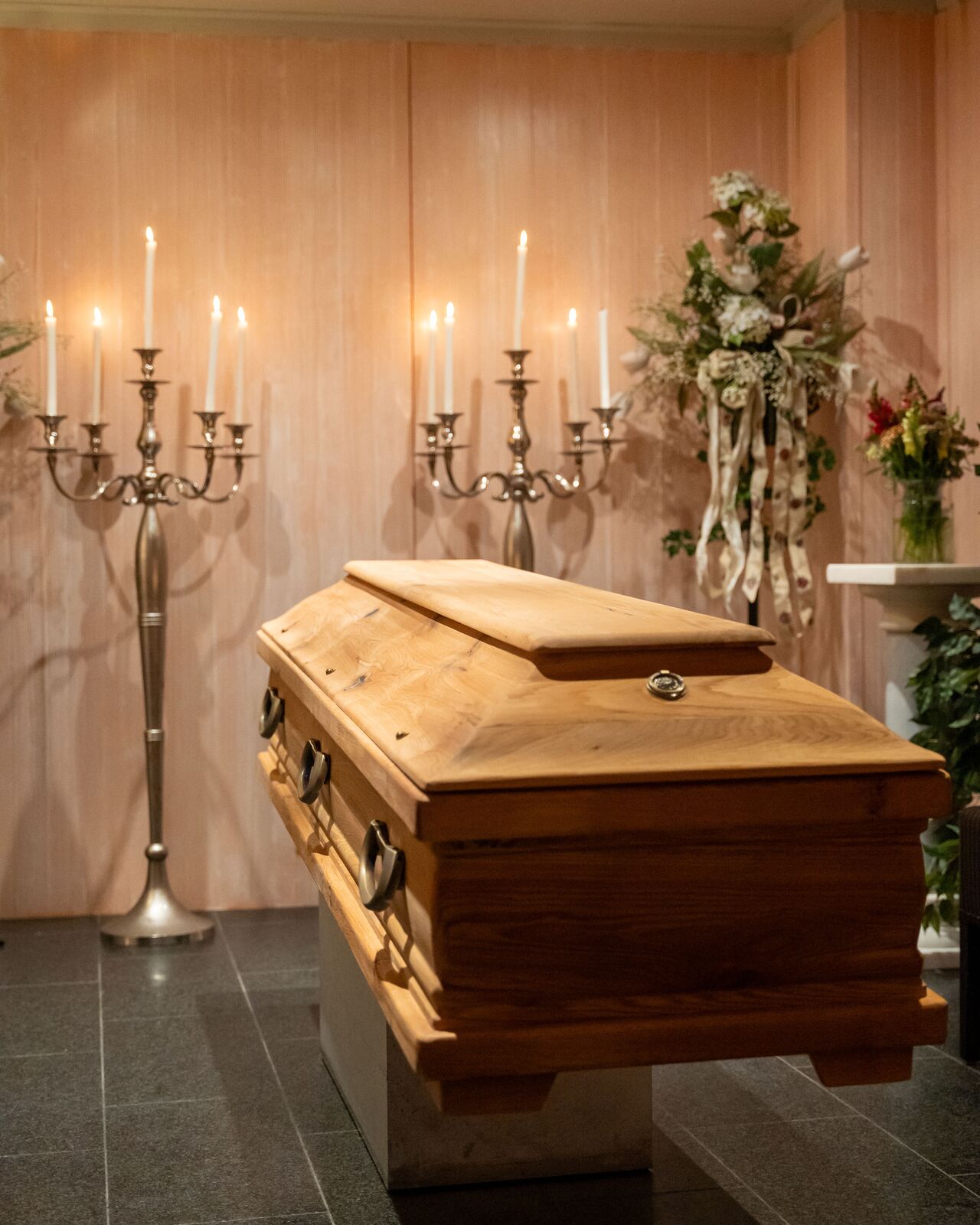 Würdevoller Abschied im Abschiedsraum